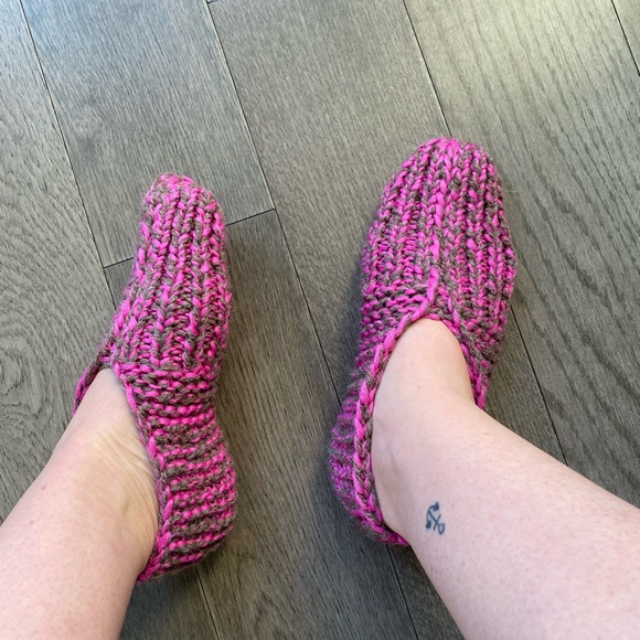 Hand-knit slippers - Picture 2 of 3